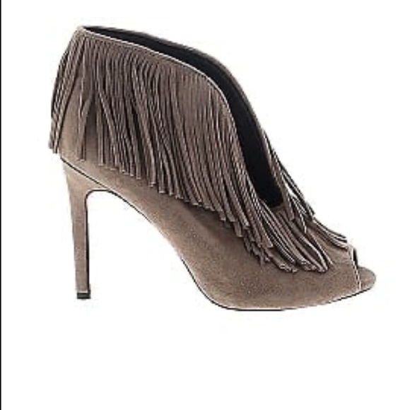 NWOT, Vince Camuto open toed, fringed high heels. Open toed, size 9.5 - Picture 2 of 6